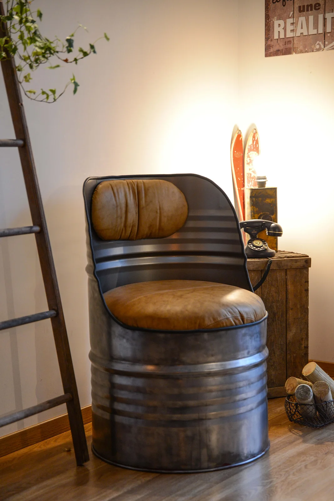 Fauteuil baril industriel recyclé - Metal cuir camel