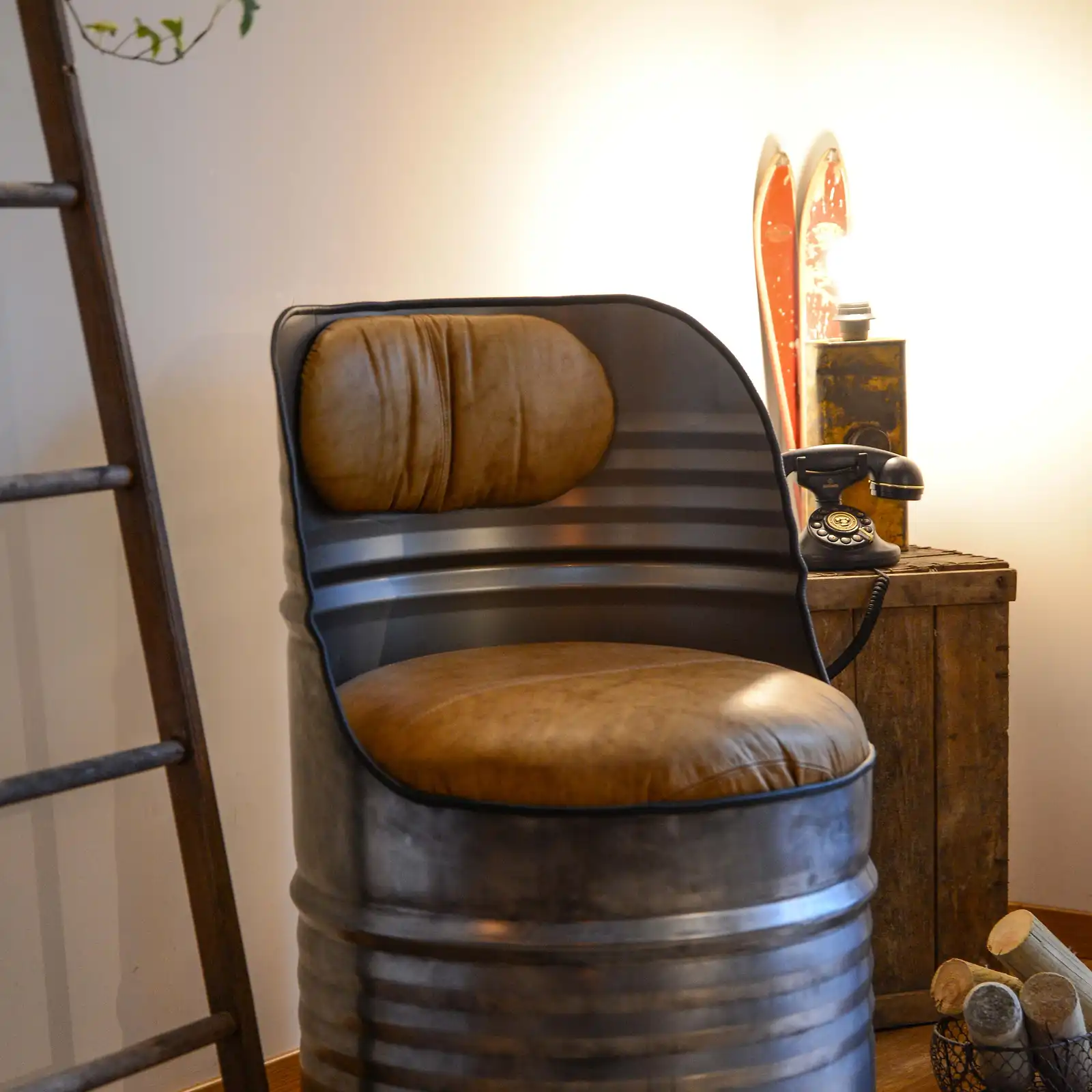 Thumbnail: Fauteuil baril industriel recyclé - Metal cuir camel