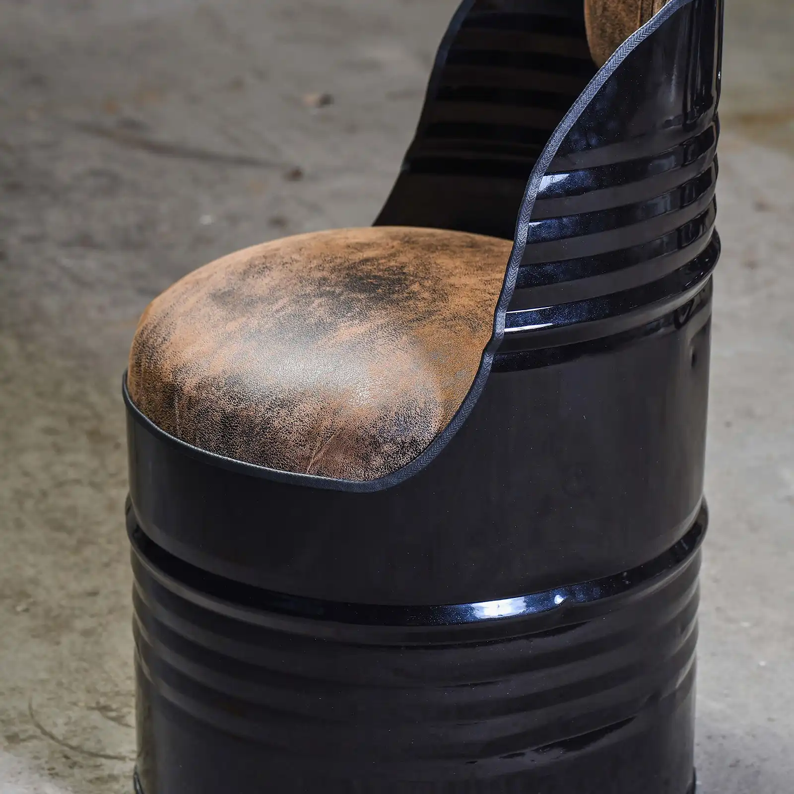 Thumbnail: Fauteuil baril industriel recyclé - Noir