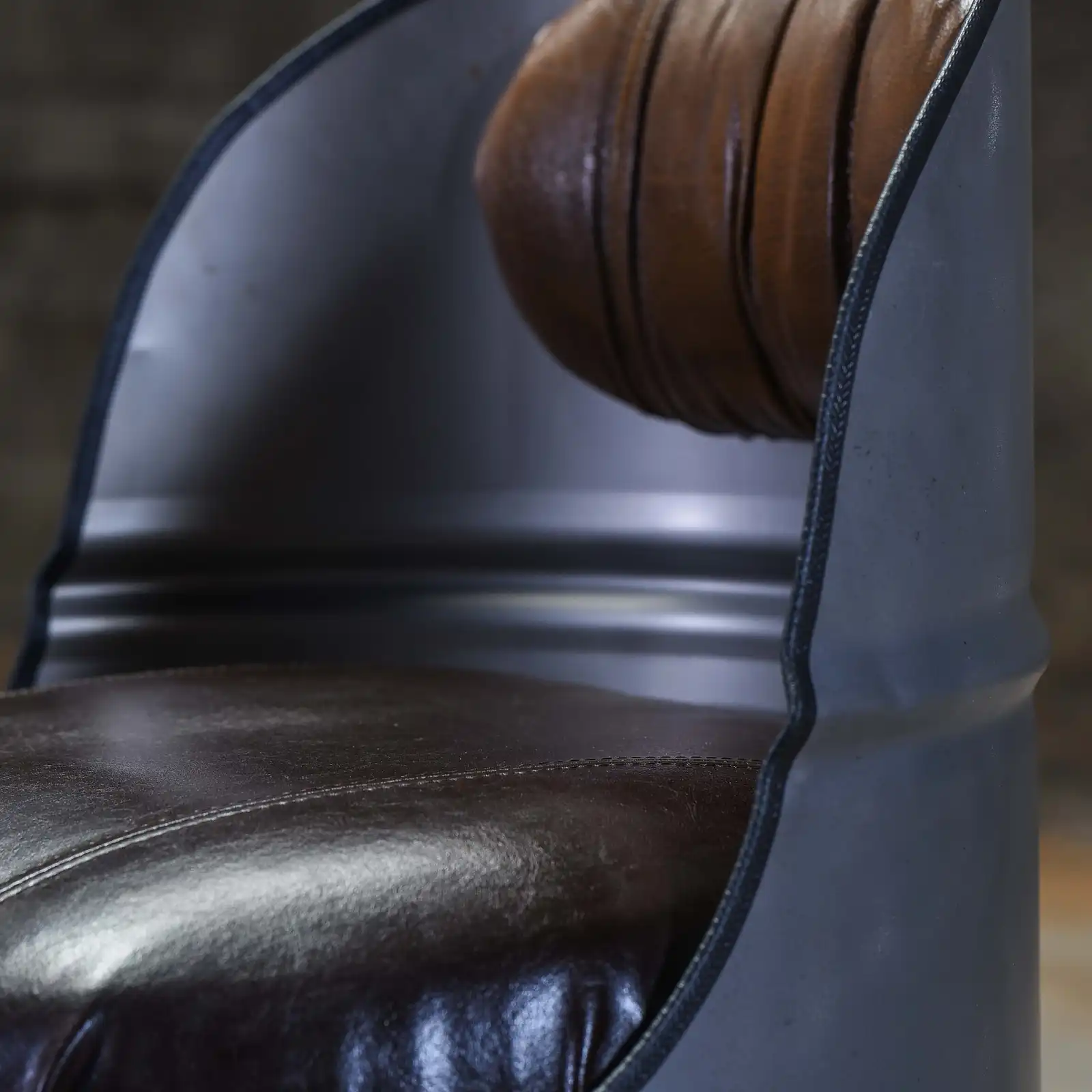 Thumbnail: Fauteuil baril industriel recyclé - Metal cuir marron
