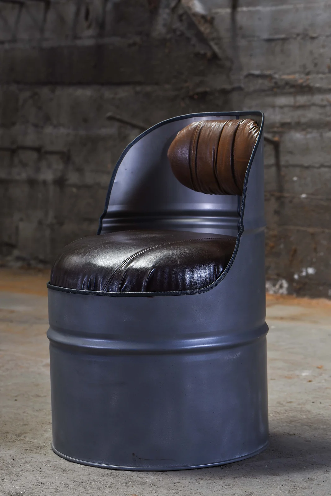 Fauteuil baril industriel recyclé - Metal cuir marron