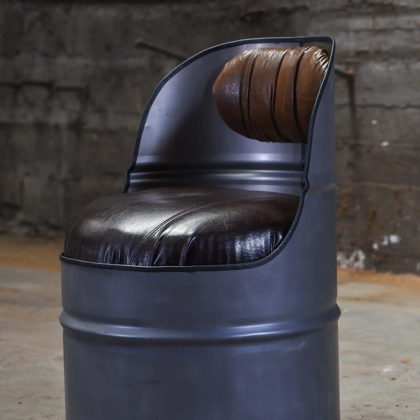 Thumbnail: Fauteuil baril industriel recyclé - Metal cuir marron