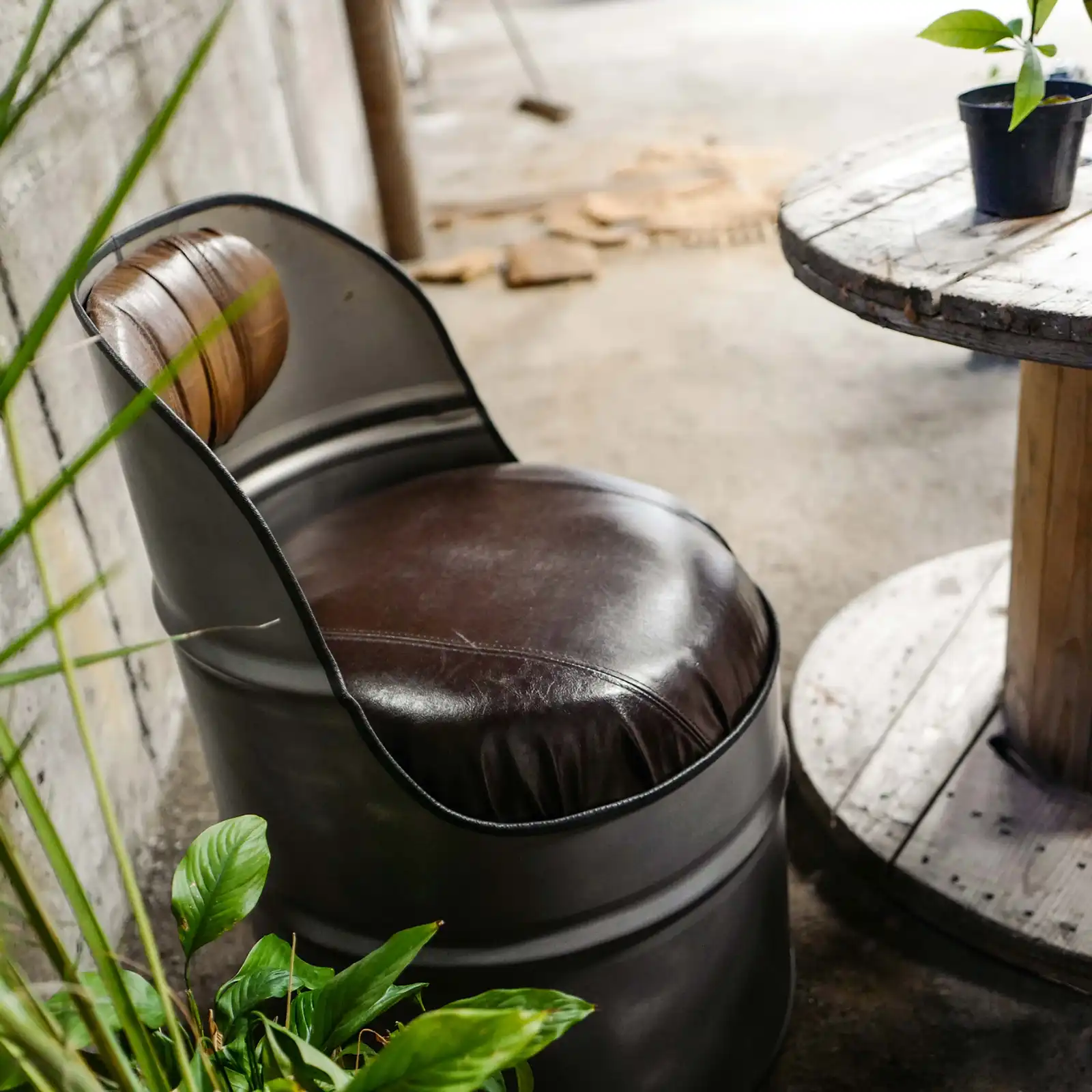 Thumbnail: Fauteuil baril industriel recyclé - Metal cuir marron