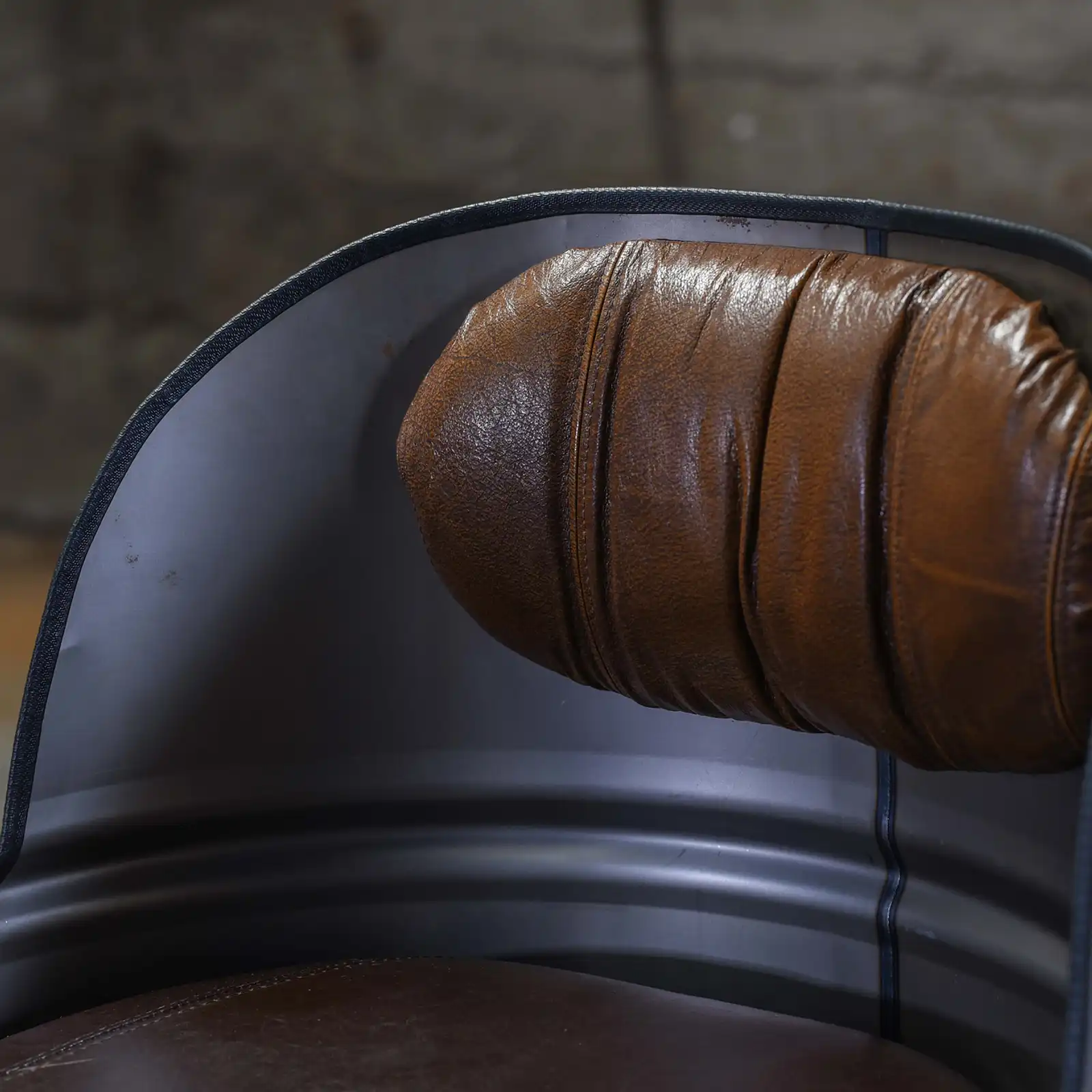 Thumbnail: Fauteuil baril industriel recyclé - Metal cuir marron